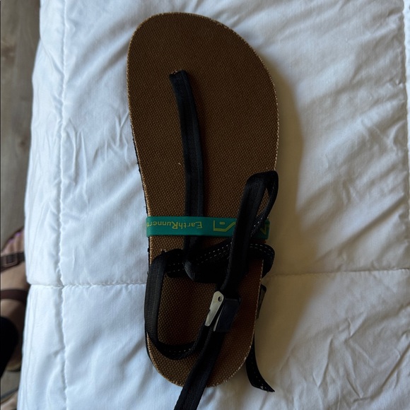 Earth Runners Black Circadian sandals size men’s 10/womens 12, NIB - Picture 4 of 5